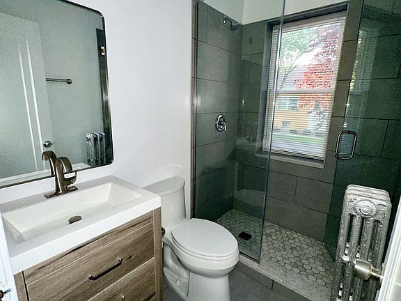 3rd image of 5449 W Wellington Ave APT 1E