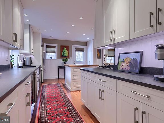 5th image of 357 Valleybrook Dr