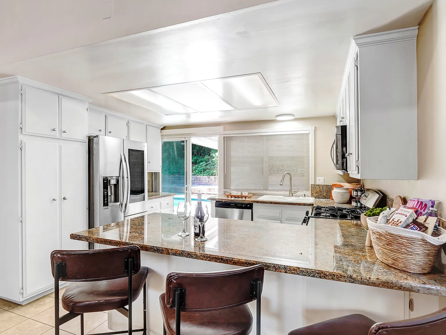 4 bed, 1750 sqft, $5,899 — Photo 2
