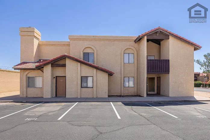 2 bed, 1.0 bath, 750 sqft, $1,199 — Photo 1