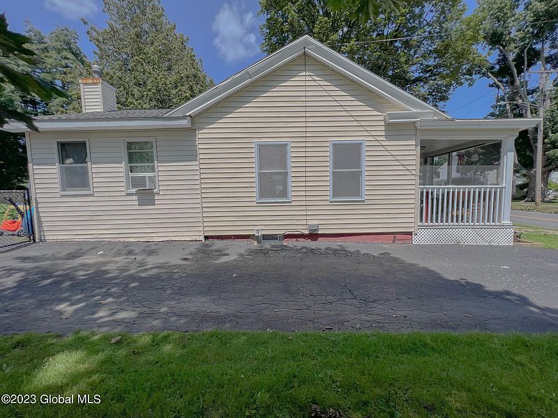5th image of 11 Maple Avenue