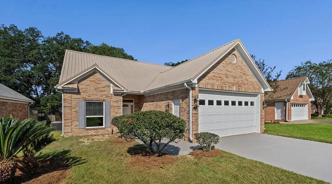 4 bed, 2436 sqft, $2,450 — Photo 1