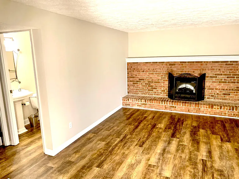 1891 Fernwood Pl — Photo 4
