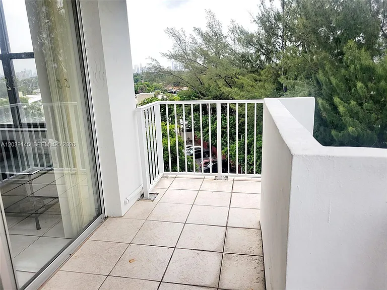1300 NE Miami Gardens Dr #720E — Photo 7