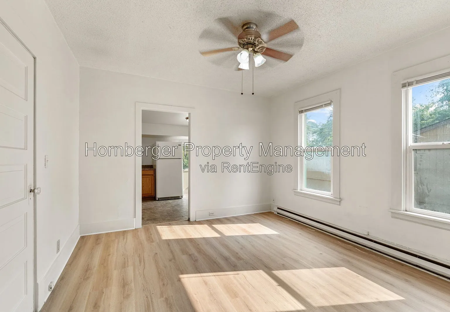 2 bed, 1.5 bath, 928 sqft, $1,595 — Photo 3