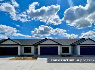 1867 Redbud Cir #102, Eldridge, IA