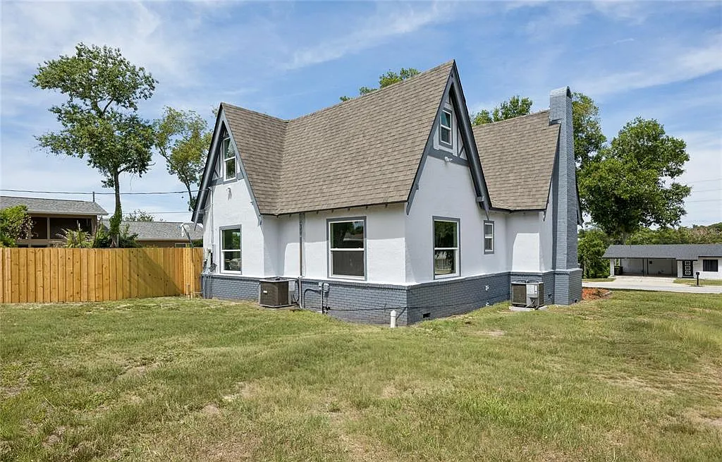 4 bed, 3.0 bath, 2065 sqft, $3,800 — Photo 3