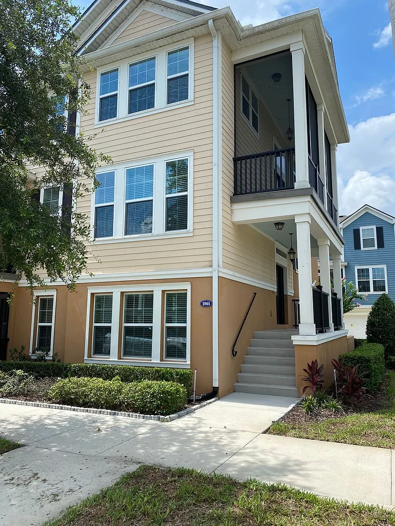 Stunning 3 Br/3.5 Ba Townhome In The Beautiful — Photo 2