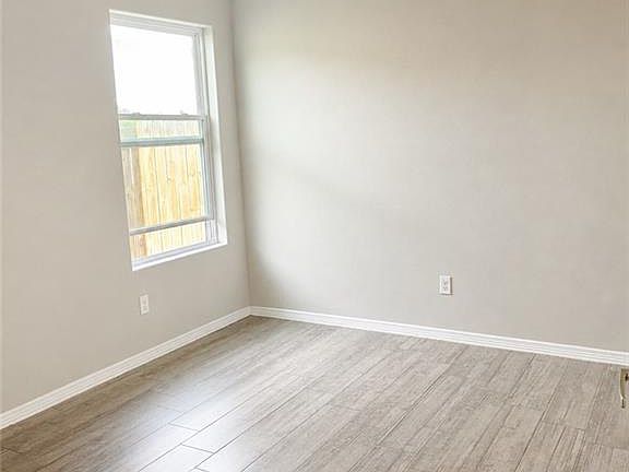 5th image of 1804 Stauffer St