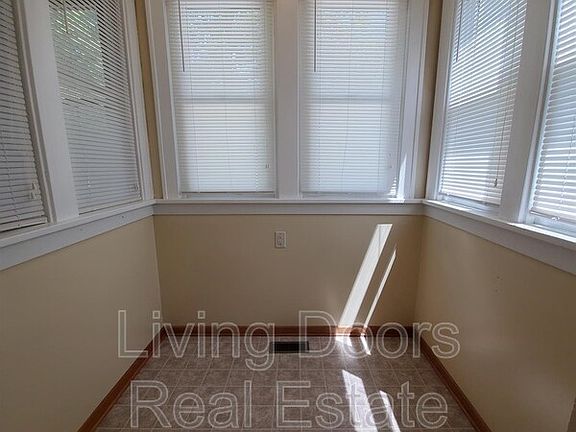 4th image of 15 Jackson Ave APT 3