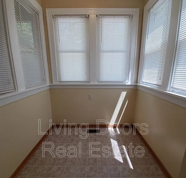 15 Jackson Ave #3 — Photo 4