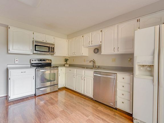 5th image of 8819 Meadow Dr