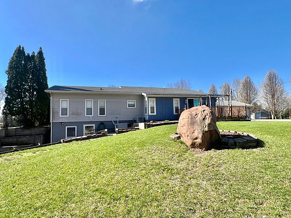 2nd image of 833 Crauns Ln