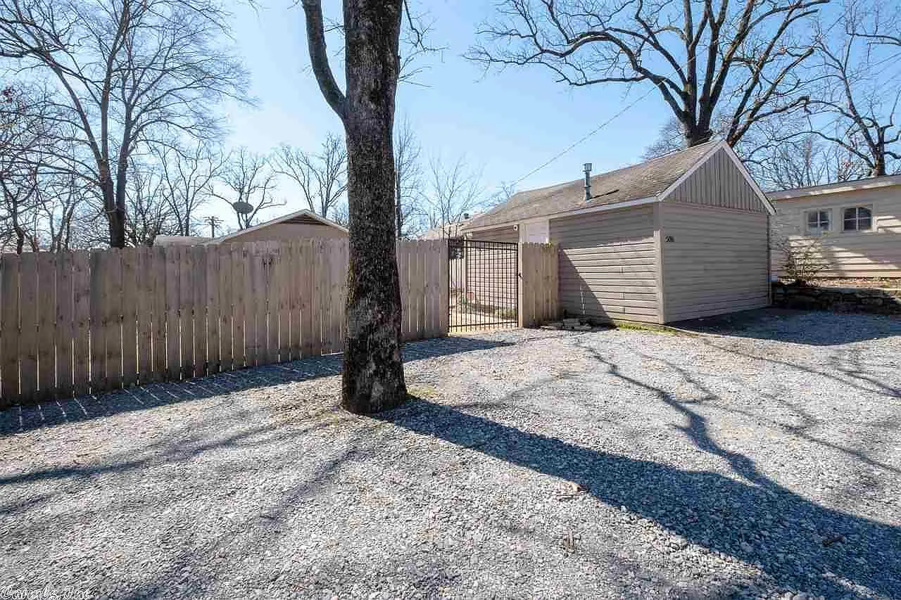 2 bed, 1121 sqft, $1,650 — Photo 2