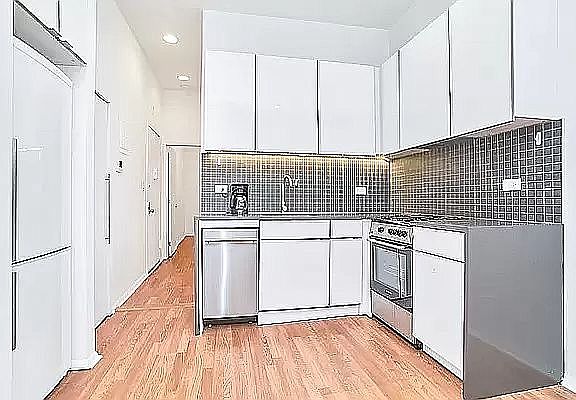 3rd image of 410 W 36th St #1RF