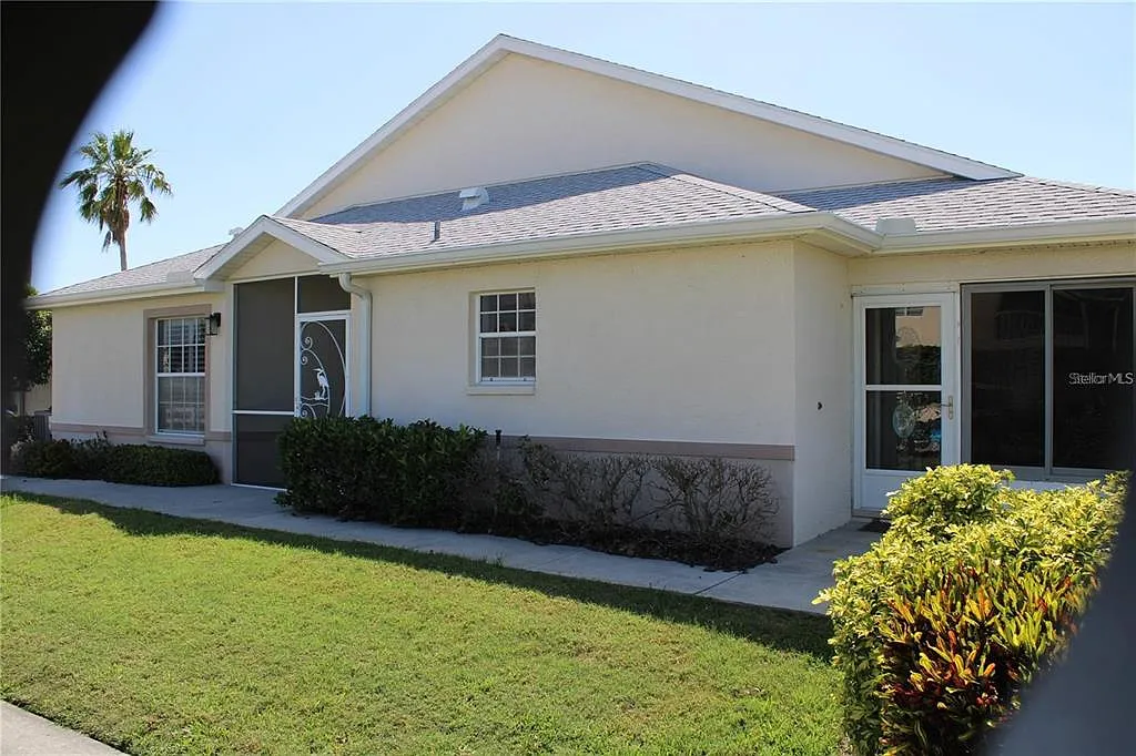 3 bed, 2.0 bath, 1487 sqft, $2,350 — Photo 3