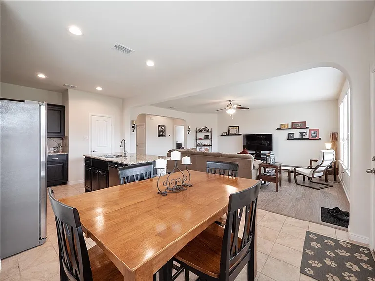 1104 Genola Dr — Photo 7