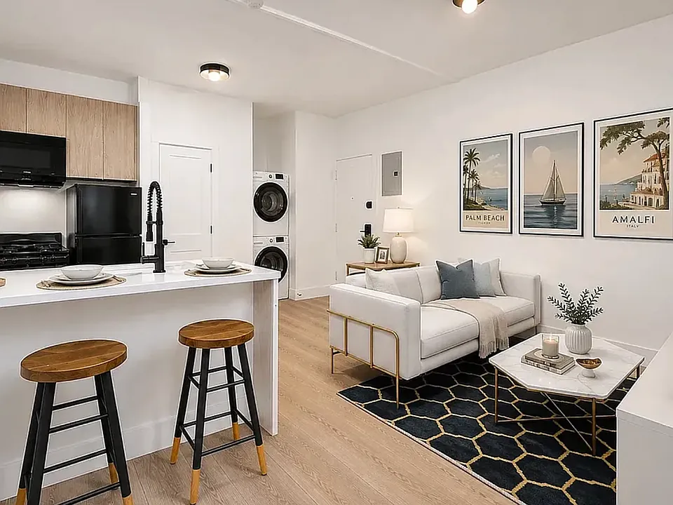 208 E 6th St #18C