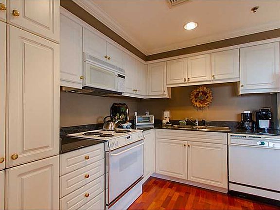 4th image of 75 14th St NE Unit 3760