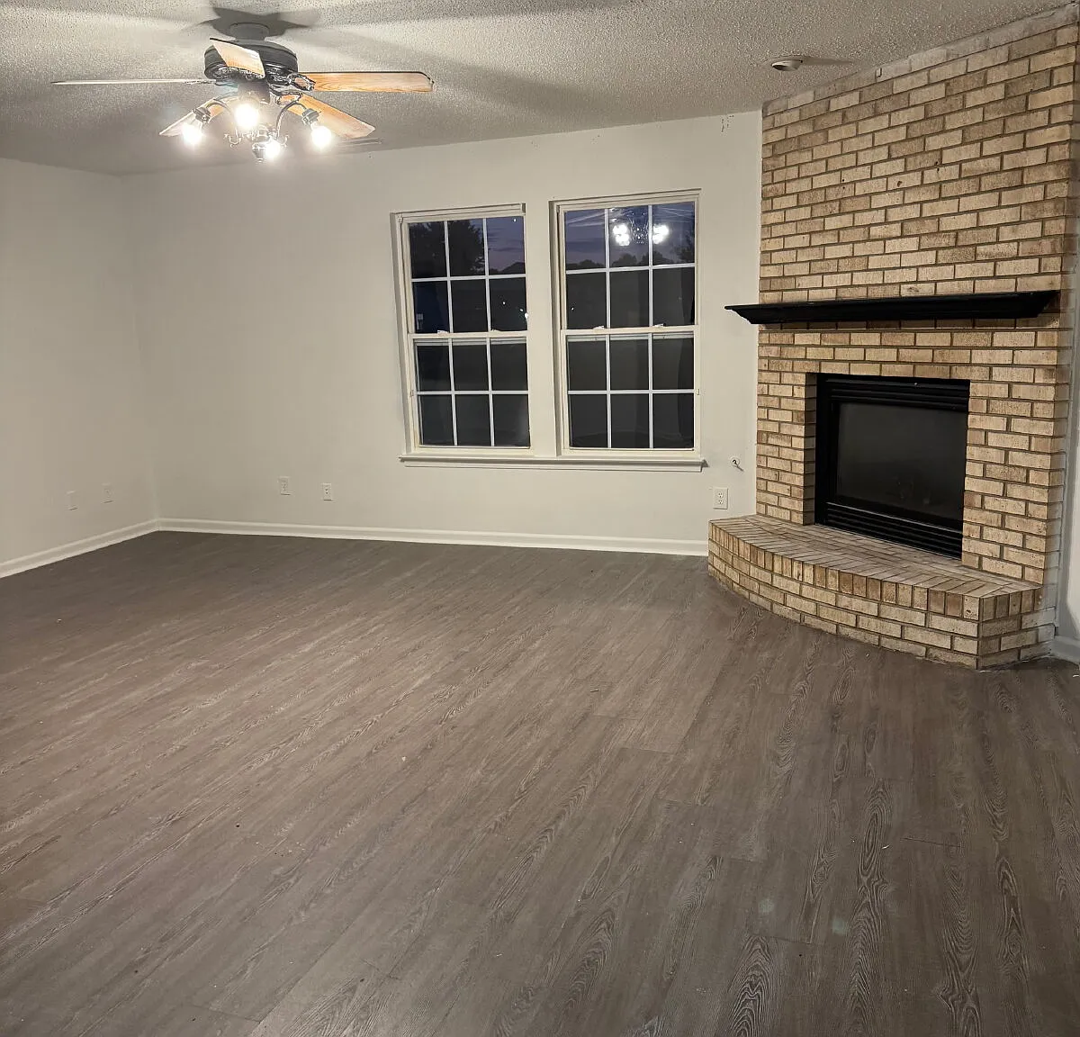 4 bed, 2.5 bath, 2354 sqft, $1,900 — Photo 4