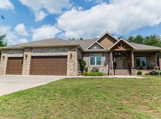 1762 Hickory Ridge Cir, Nixa, MO 65714
