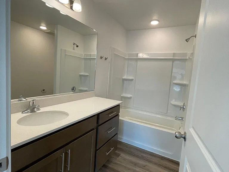 1122 N 1920 W — Photo 23