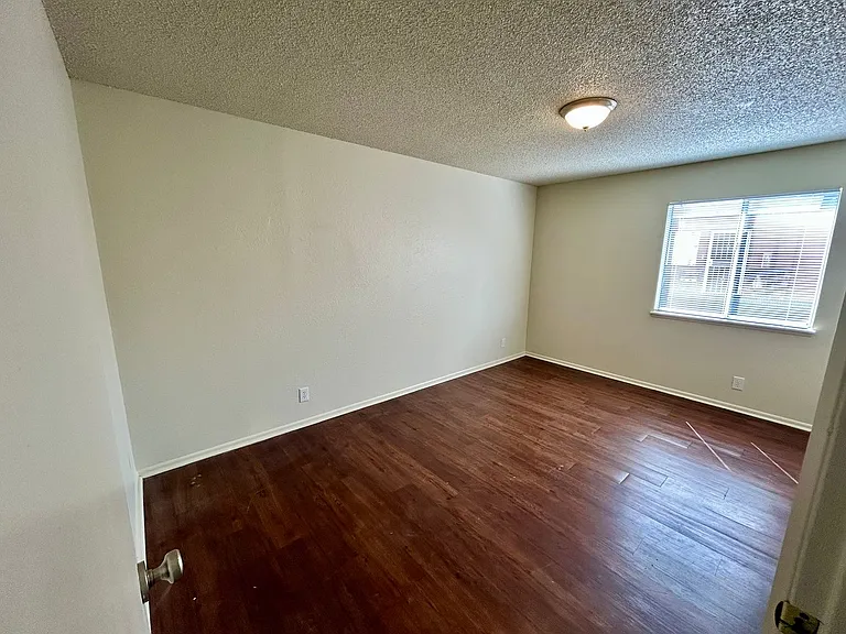 1295 Downard Ln — Photo 10