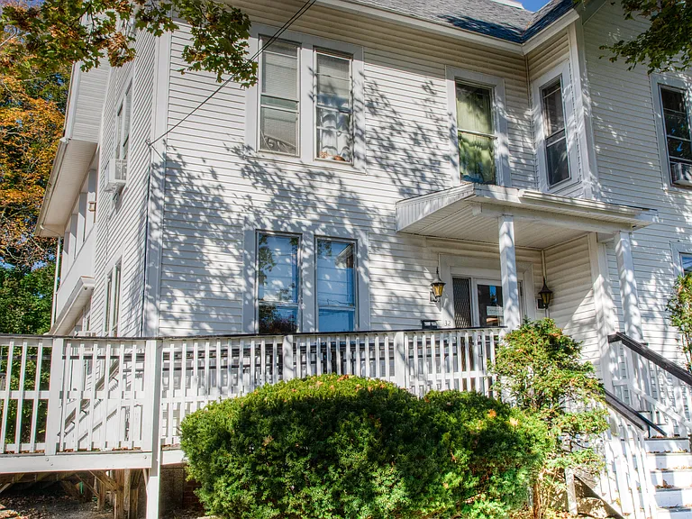 32 Everett St #3L — Photo 1