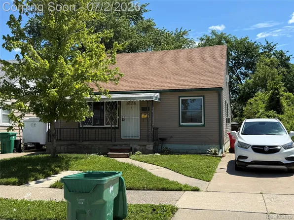 24646 Grove Ave, Eastpointe, MI 48021
