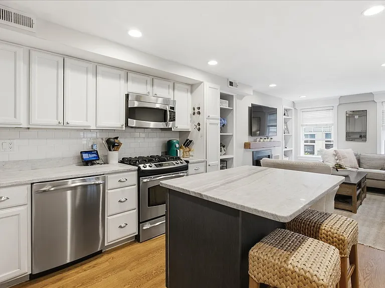 120 Elm St — Photo 4