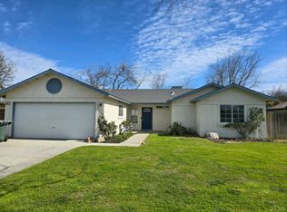 394 Barcelona Dr, Lemoore, CA 93245
