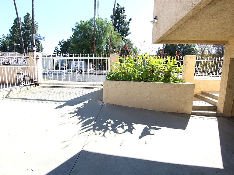 4902 Kester Ave #2 — Photo 15