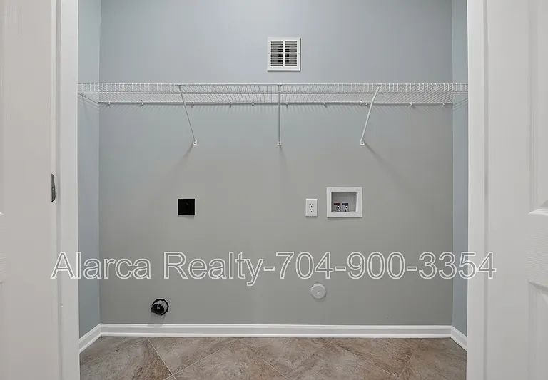2041 White Cedar Ln — Photo 31