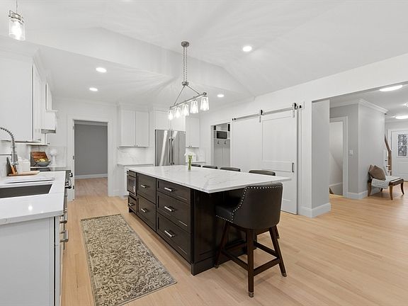 5th image of 4 Aerial St