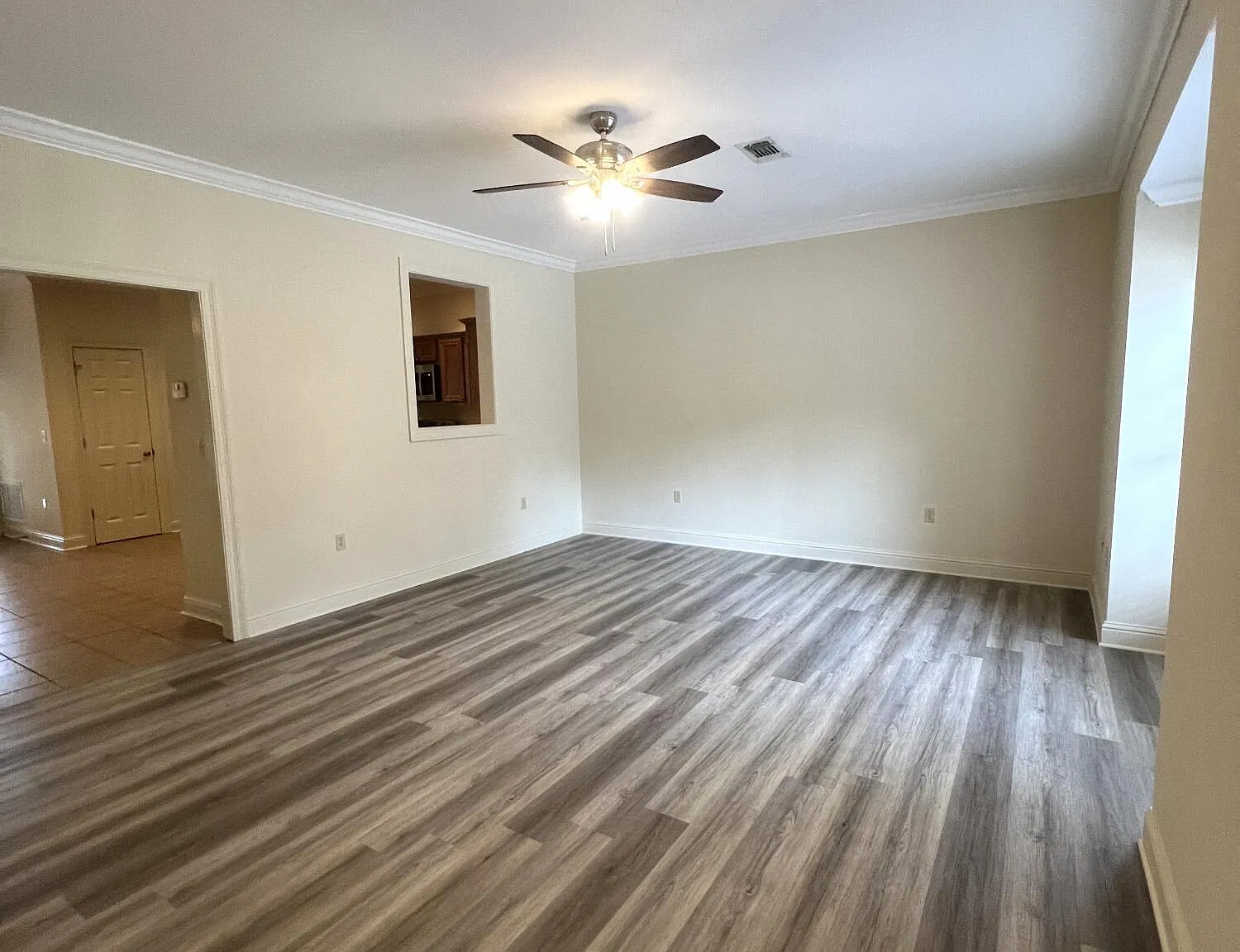 2 bed, 1.5 bath, 1301 sqft, $1,275 — Photo 2