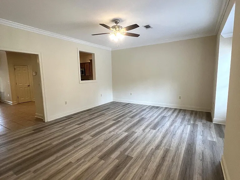 918 Jefferson Dr — Photo 2