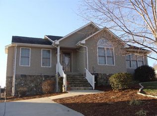 716 Old Castle Dr, Randleman, NC 27317