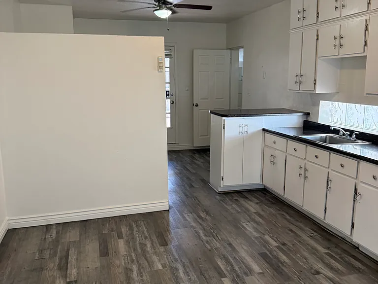 701 W Lewis Ave — Photo 32