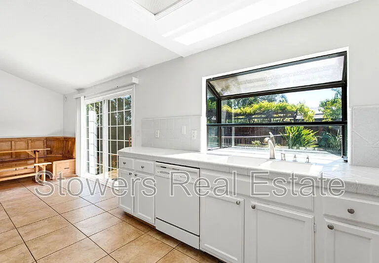 318 Joyce St — Photo 21