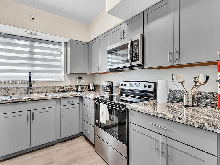 10002 E Bay Harbor Dr #7 — Photo 13