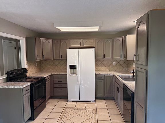 3rd image of 524 Deerwood Ave