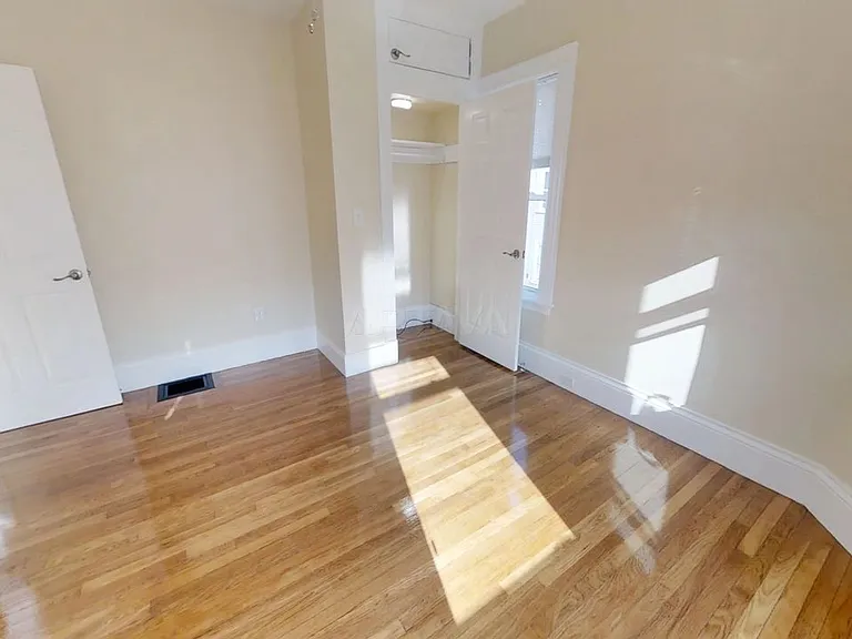 337 Main St #3 — Photo 1