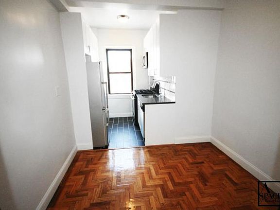 5th image of 60 Greenwich Ave #5