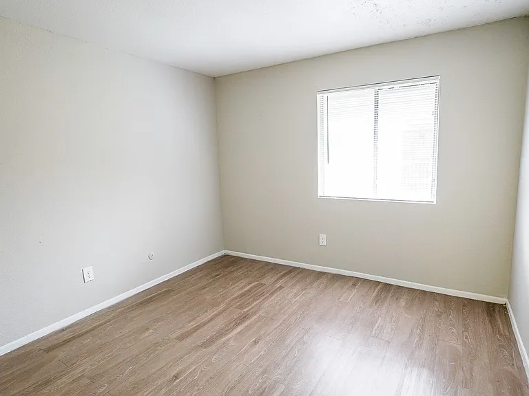 Trenton Place — Photo 8