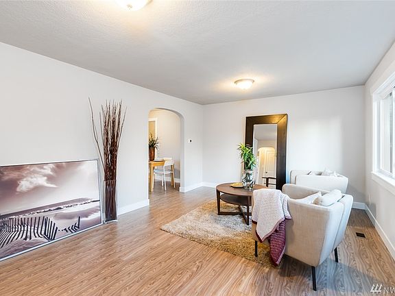 4th image of 1007 Violet Meadow St S