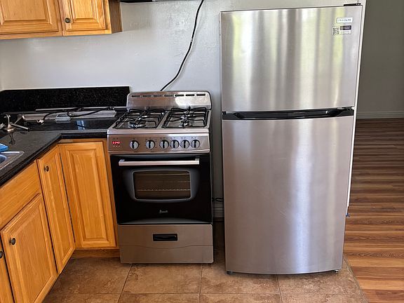 3rd image of 3989 McLaughlin Ave