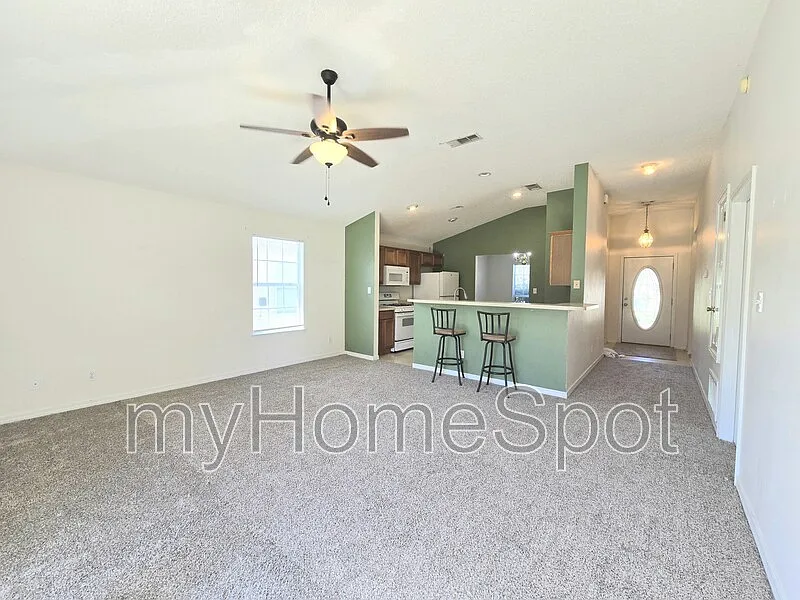 3 bed, 2.0 bath, 1500 sqft, $1,950 — Photo 2