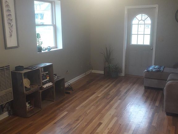 3rd image of 152 1/2 Fayette St