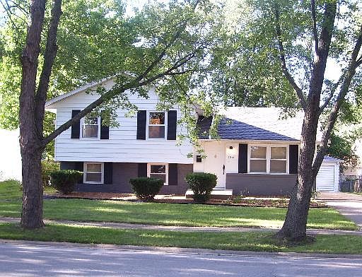 1st image of 4240 W Greenbrier Ln