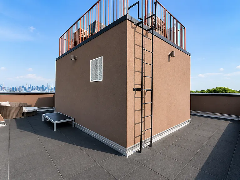 1876 Hart St #1B — Photo 10